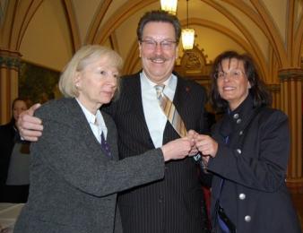 11. Februar 2010, Weiberfastnacht - dieses Jahr wurde der Schlips des Beigeordneten Dietrich Hagemann abgeschnitten.