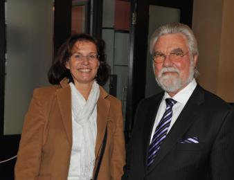 4. Mai 2010 Am 4. Mai trafen sich die Arbeitsgruppe Finanzen der CDU/CSU-Bundestagsfraktion mit der Führung der Deutschen Steuer-Gewerkschaft
zu einem Meinungsaustausch. Auf dem Bild ist Dieter Ondracek, Chef der Deutschen Steuer-Gewerkschaft, zu sehen. 