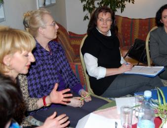Am 18. Februar 2009 freute ich mich sehr, dass meine Kollegin aus dem Deutschen Bundestag, Frau Elisabeth Winkelmeier-Becker, im Frauenzentrum Erfurt über das neue Familienverfahrensrecht referierte.