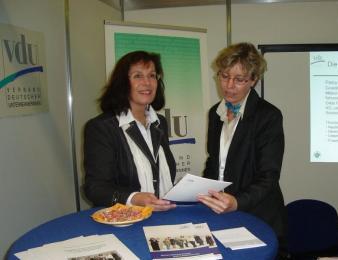 8. Dezember 2009; auf dem Innovationstag Thüringen 2009 besuchte ich gern den Stand des Verbandes Deutscher Unternehmerinnen.